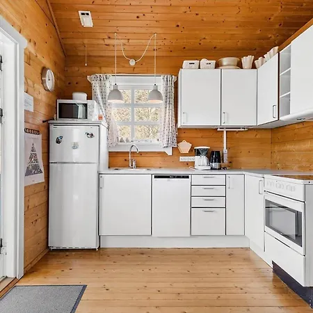 1454-aakirkeby-sortspaettevej-16-a * Vester Somarken